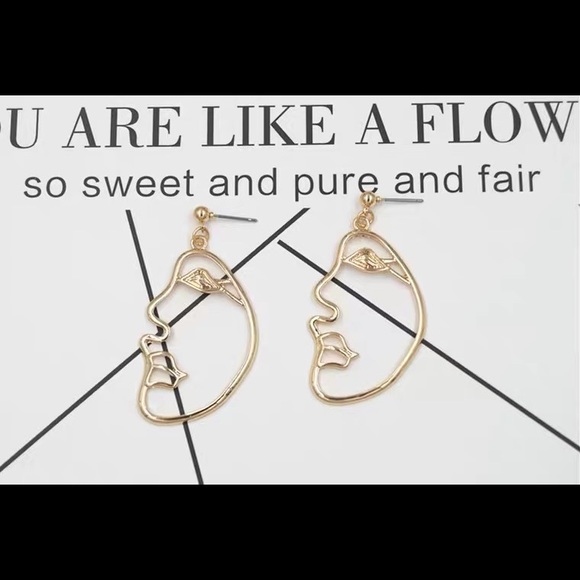 Parisian Vibe Portrait Earrings - Picture 6 of 8